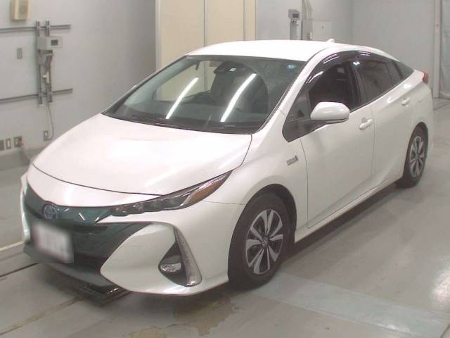 30505 TOYOTA PRIUS PHV ZVW52 2017 г. (CAA Tokyo)